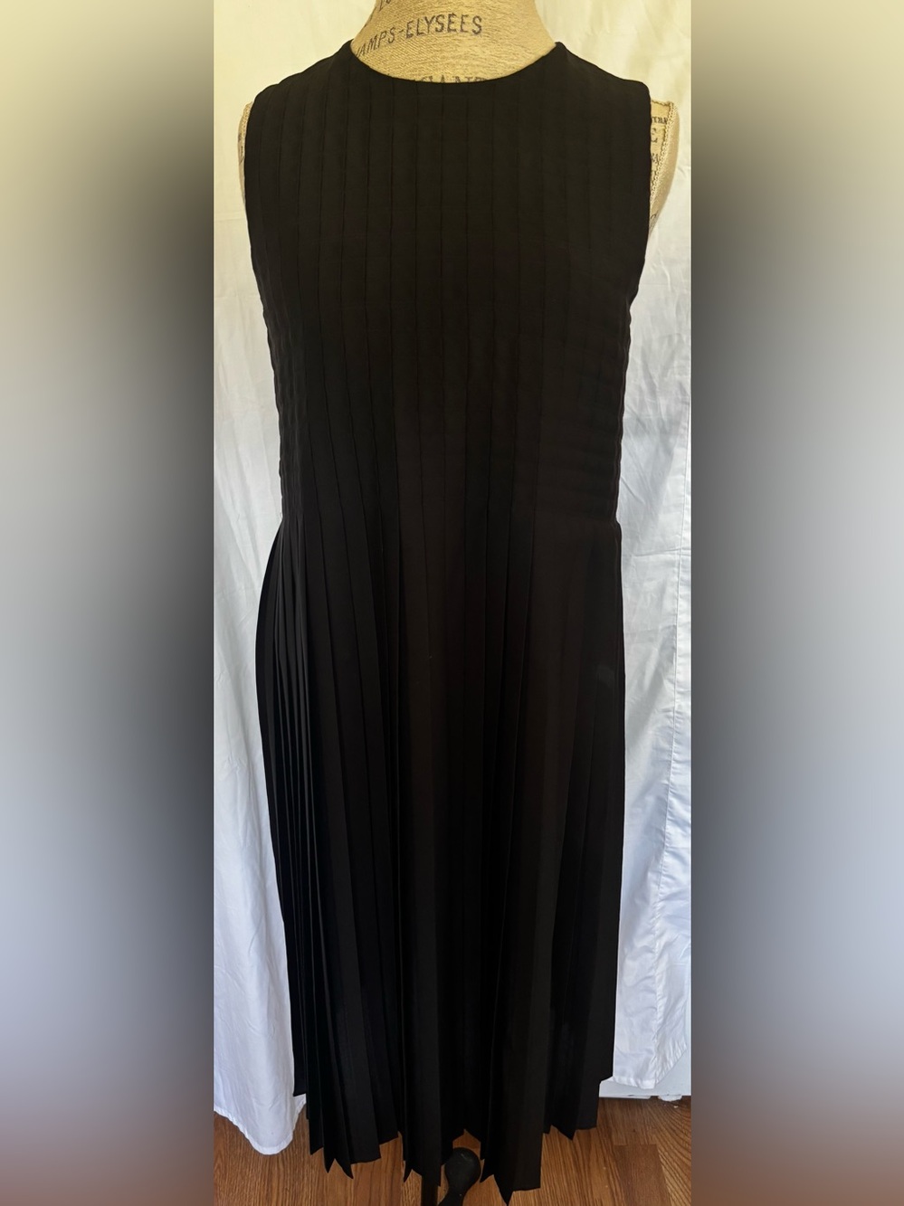 Vintage Women’s Pleated Sleeveless Midi Dress in Black Sz S